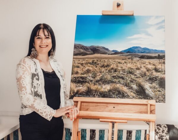 Obra-junto-a-la-artista-Asmussen-Silvana-Valeria