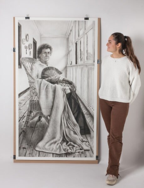 LAURA-CON-CUADRO-DE-TOYA-2-6Mg-2